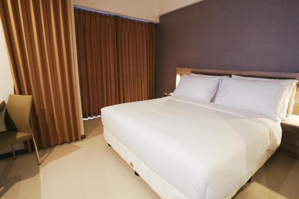 My Tower Hotel Surabaya Exterior foto