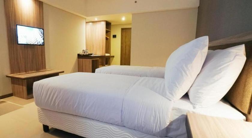 My Tower Hotel Surabaya Exterior foto
