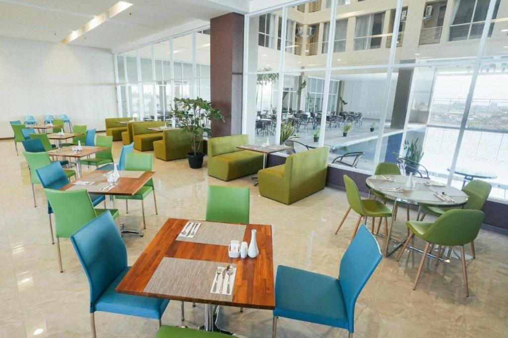 My Tower Hotel Surabaya Exterior foto